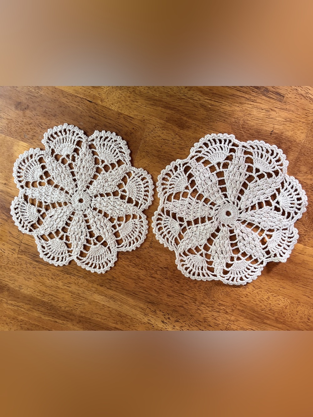 Vintage hand crocheted round cream cotton doilies.Snowflake layout.7 inches